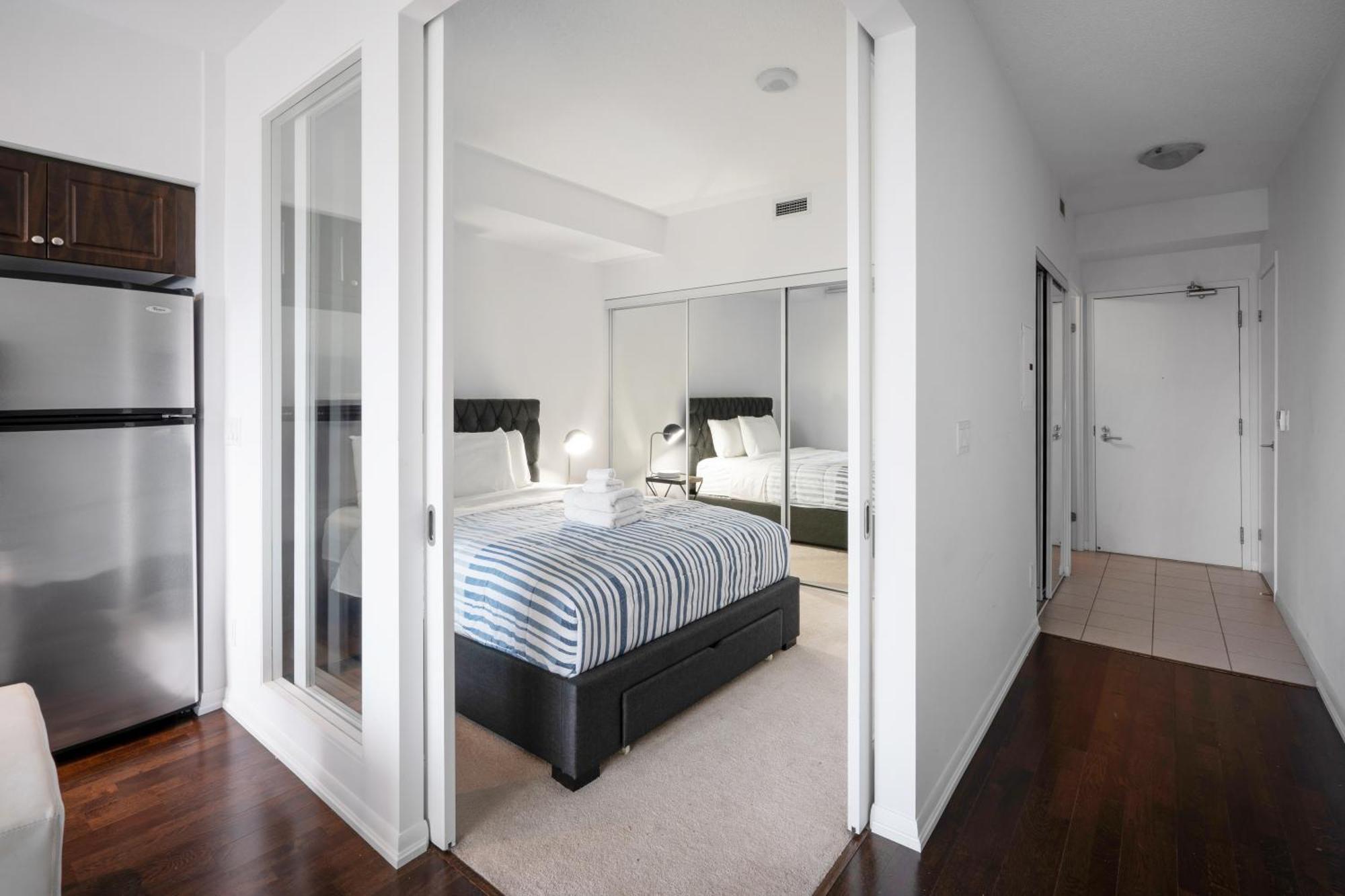 Downtown Toronto 1 Bdrm Condo With Parking And Views Экстерьер фото