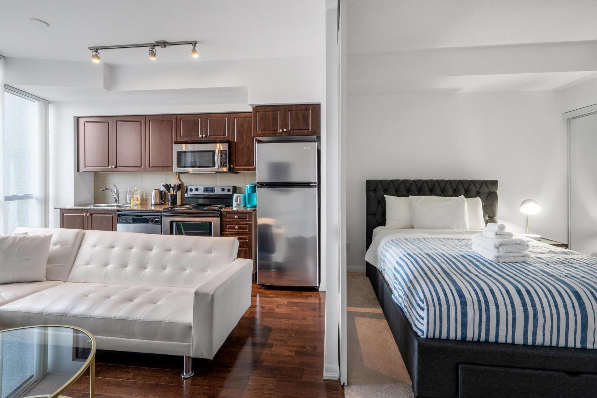 Downtown Toronto 1 Bdrm Condo With Parking And Views Экстерьер фото
