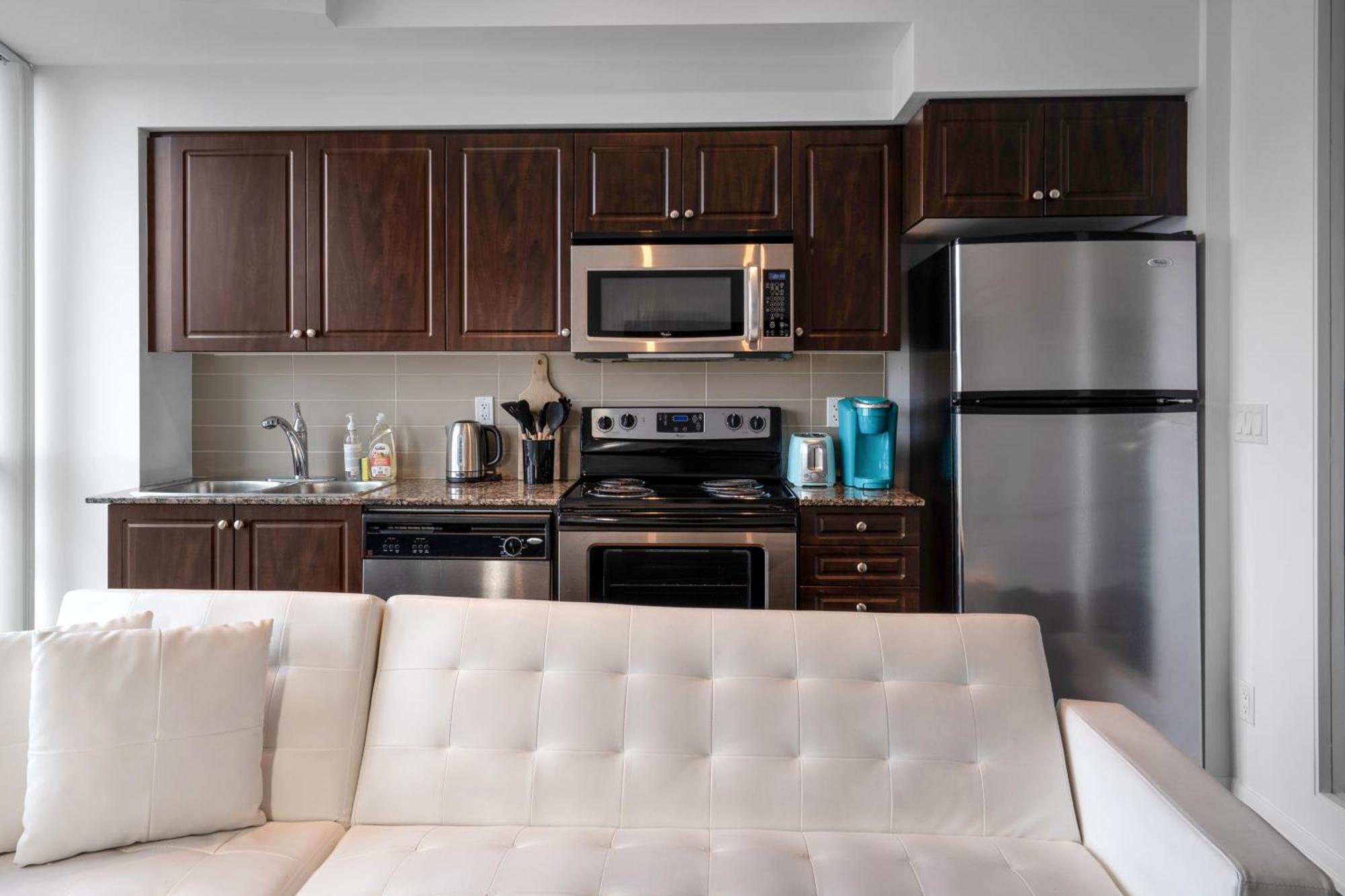 Downtown Toronto 1 Bdrm Condo With Parking And Views Экстерьер фото